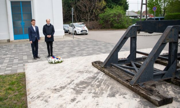 Holokauszt Magyarországi Emléknapja: Néma főhajtással emlékeztek a népirtás áldozataira