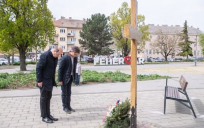 Csendes koszorúzással emlékeztek Fehérváron a katyńi vérengzés évfordulóján