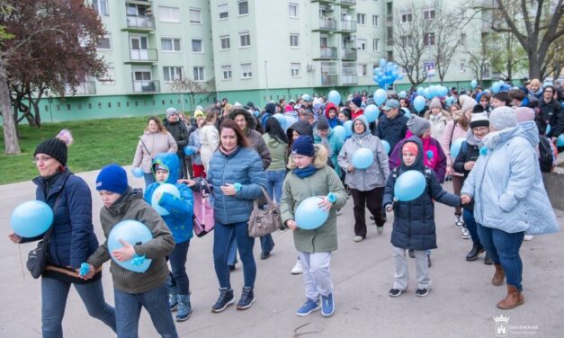 Sikeres kék séta az autizmus világnapjához kapcsolódva