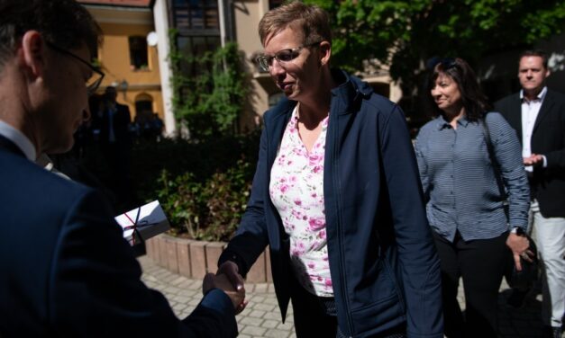 Az Órajátéknál köszöntötték a végzősök osztályfőnökeit