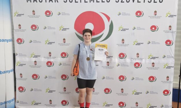 Négy versenyző, négy érem – FRC-s sikerek a súlyemelők diákolimpiáján