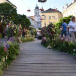 Mesébe illő virágsétány, bukovinai táncok, galambreptetés – újra Pünkösdi Virágálom a Belvárosban