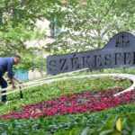 Elkészült a 2026-os Virágóra beültetése, a mutatók is a helyükre kerültek