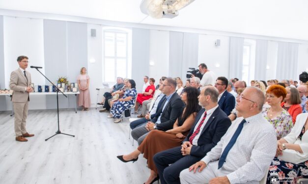 Semmelweis-napi ünnepség: Dr. Gayor Kiran Prabhat és Szegfű Ilona kapta a „Székesfehérvár Egészségügyéért” díjat