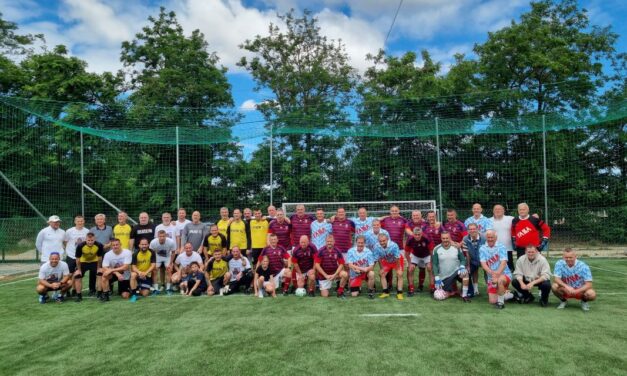 Az elhunyt társakra emlékeztek a futballisták