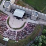 Nyári slágerparádék, zenés előadások a gorsiumi szabadtéri színpadon