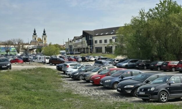 Egy napra lezárják a murvás parkolót Fehérváron