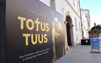 Holnap ismét kurátori tárlatvezetéssel tekinthető meg a TOTUS TUUS – Teljesen a tiéd! kiállítás