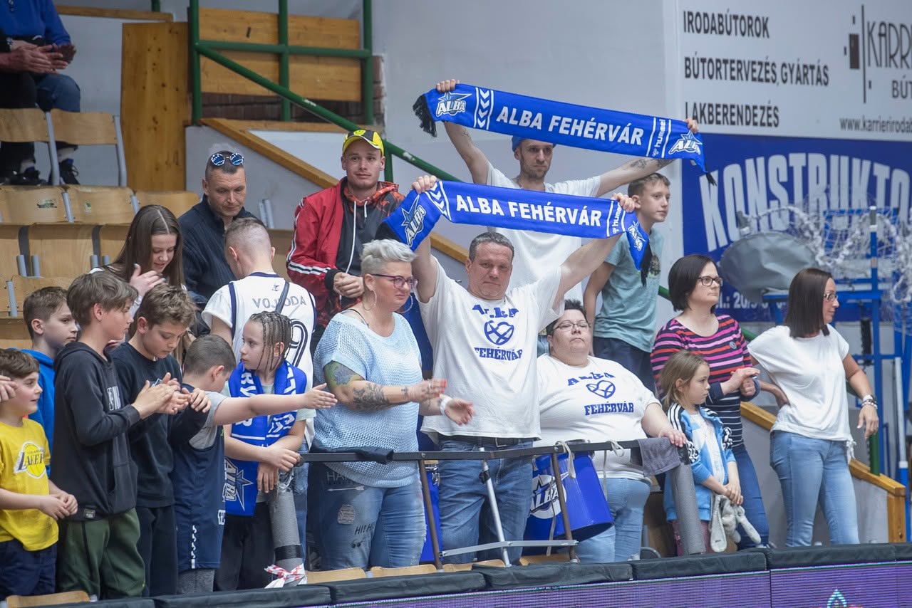 Alba_szurk2