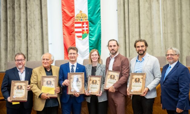 Benyovszky Nívódíjat kapott Székesfehérvár és a Vörösmarty Színház társulata is