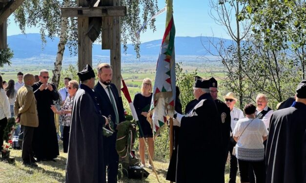 A helyszínen is megemlékeztek a Gac-hegy oldalában elesett 159 fehérvári honvédról