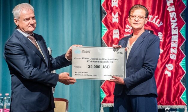 7,8 millió forinttal segíti az Arconic a Köfém Művelődési Házat