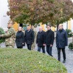 Koszorúzások a katonatemetőkben – az elhunyt honvédek emléke előtt tisztelegtek Fehérváron