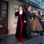 Operettslágerek a Belvárosban – ajándékkoncert a színház előtt