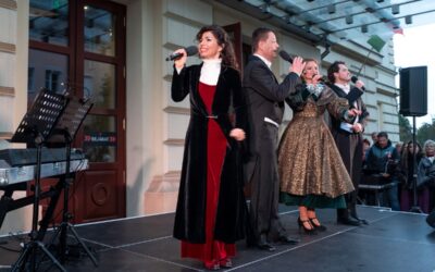 Operettslágerek a Belvárosban – ajándékkoncert a színház előtt